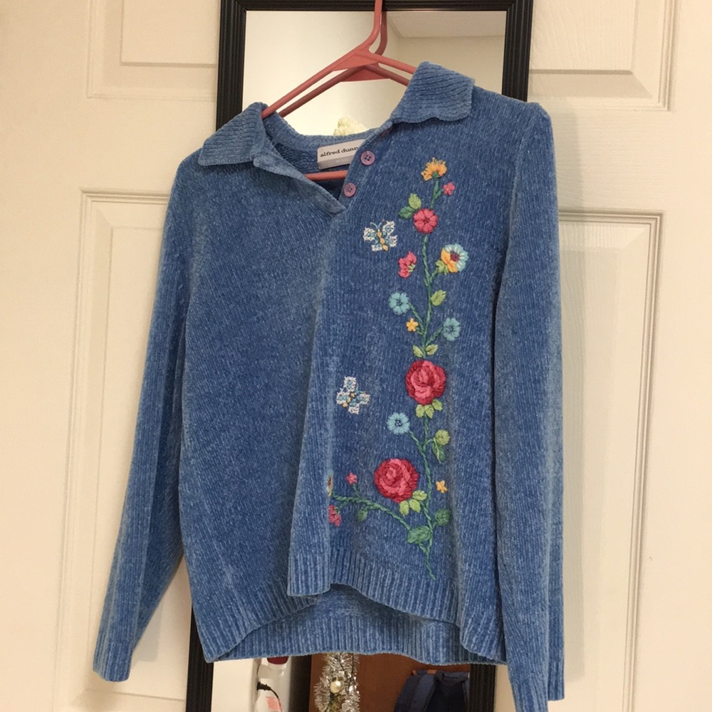 Collared fleece sweater embroidered